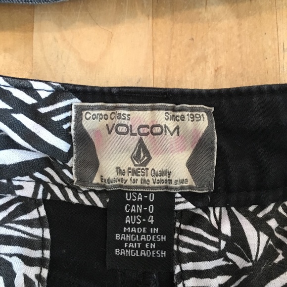 American Eagle & Volcom shorts 
Size 0 - Picture 2 of 3